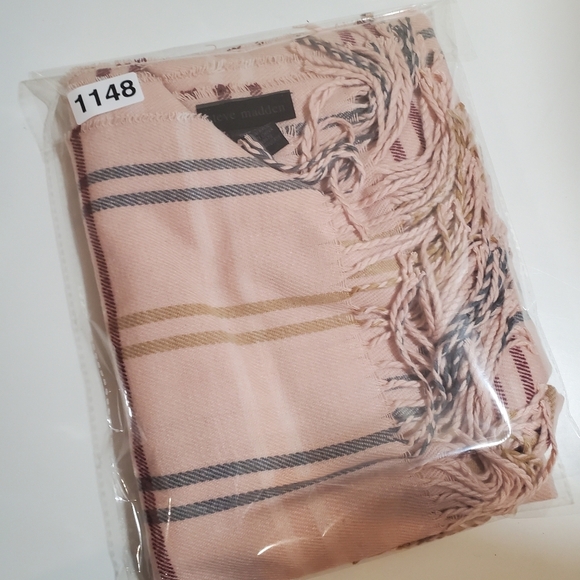 Steeve Madden plaid Fringe  scarf - Picture 8 of 8